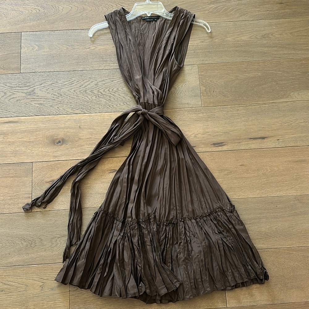 Vintage beautiful brown crinkle BCBG dress